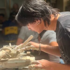 Ceramicas-a-puro-pincel-experiencia-ceramista-en-el-carmen-de-viboral-1024x1024
