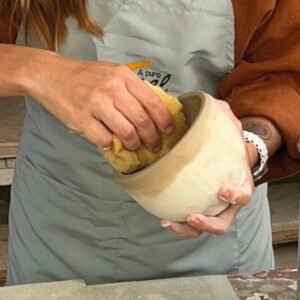 Experiencia-de-moldeado-ceramicas-a-puro-pincel-1024x1024