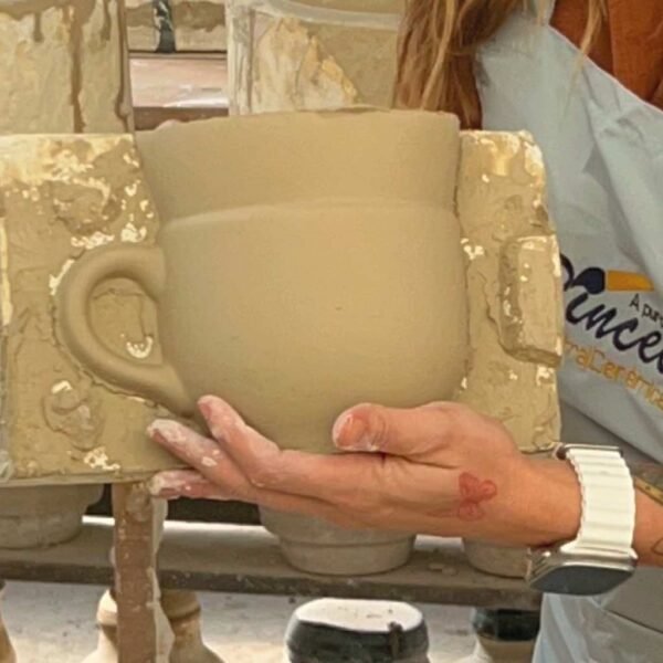 Experiencia-de-moldeado-ceramicas-a-puro-pincel-1024x1024-3